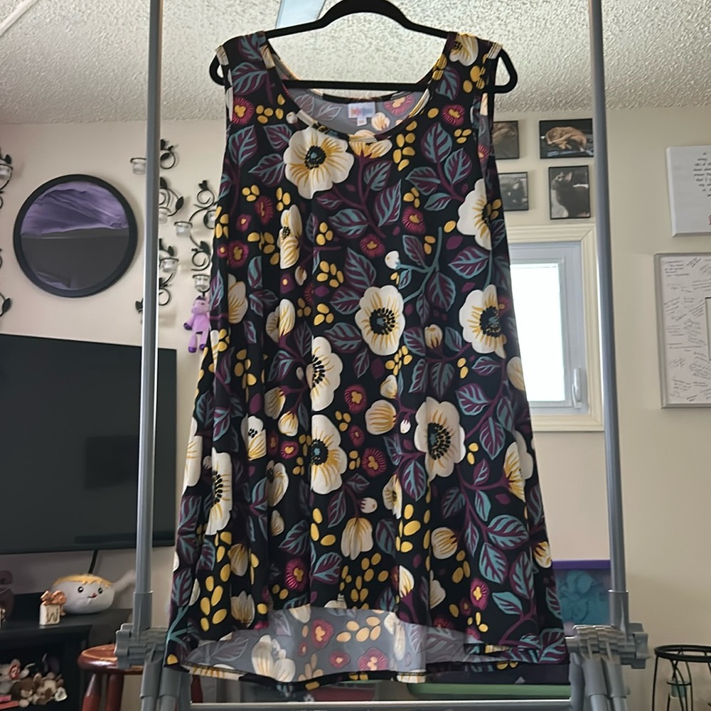EUC 3XL LuLaRoe Multi-Colored Floral Tank. From a non-smoking/pet friendly home.